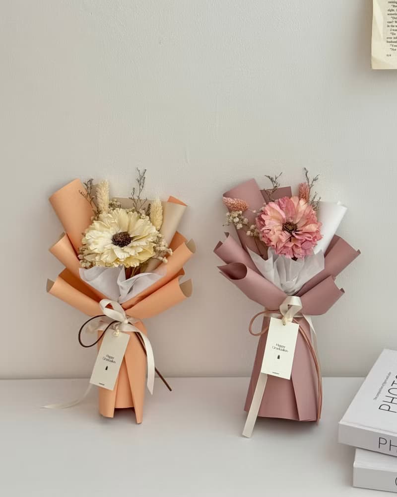 手工羽葉太陽花花束(小) - 畢業花束 附提袋