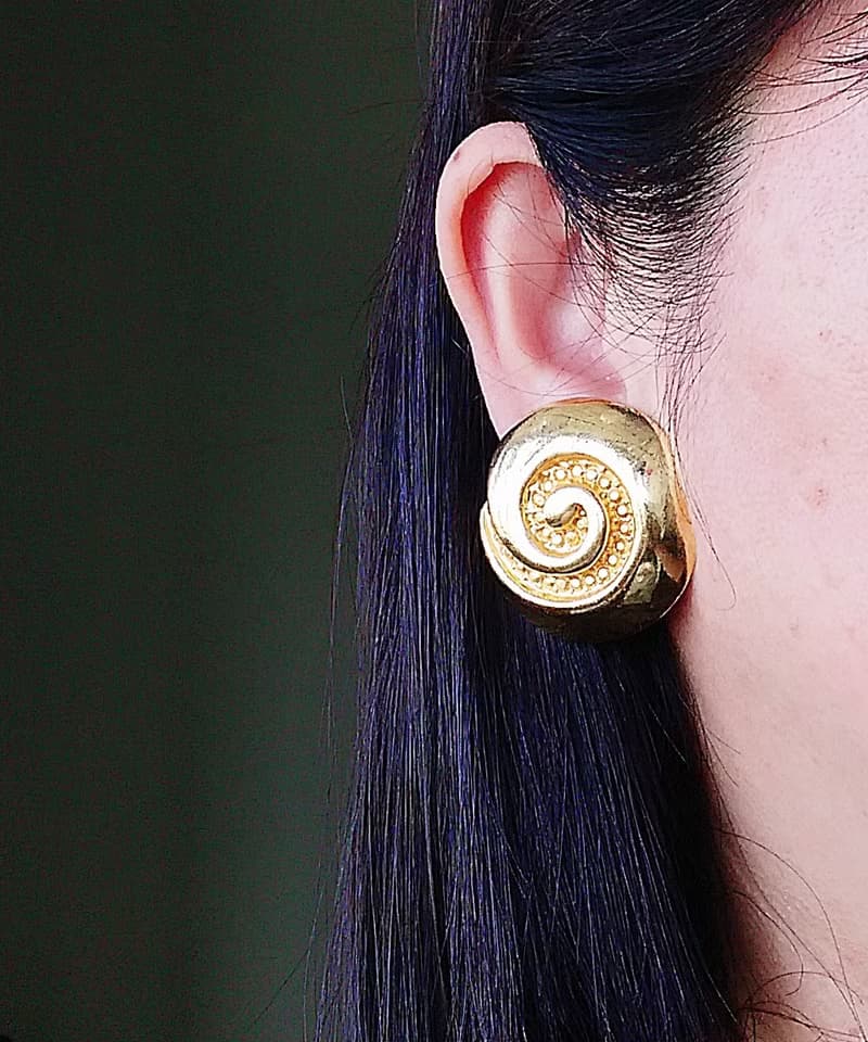Vintage Jewelry 西洋古董飾品 金色調 大海螺 大耳環 夾式耳環