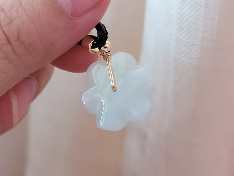 【親翠】天然翡翠 冰嬌雞蛋花花型美14K金釦頭皮繩鎖骨鏈