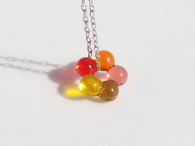 小さなお花ガラス(ぷちはな【オレンジ】)チェーンネックレス【綿紐、シルバー925選べます】【受注制作】