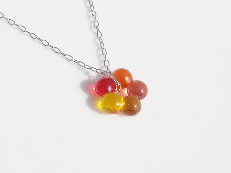 小さなお花ガラス(ぷちはな【オレンジ】)チェーンネックレス【綿紐、シルバー925選べます】【受注制作】