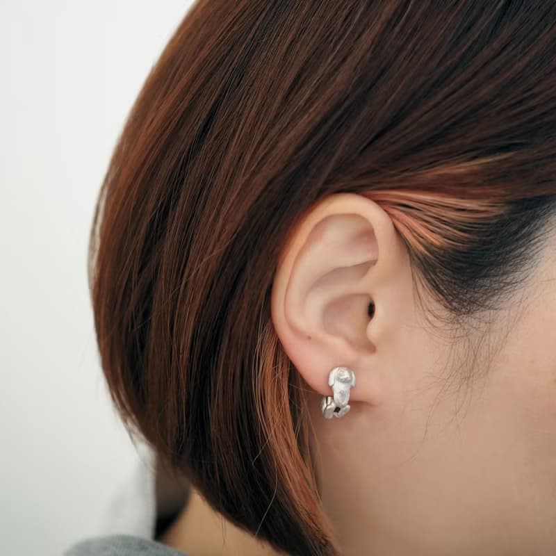 うさぎイヤリング 片耳 ロップイヤー マットシルバー