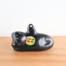 寝そべり　招き猫　黒猫