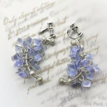 【CC戴上笑嘻嘻】 繡球花水晶花耳環 優雅藍