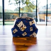 艾拉蔓手工圓框口金小廢包-深藍招財貓