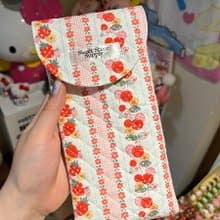 Sweetstore Supply原創可愛甜美清新草莓花收納魔術貼粘貼筆袋