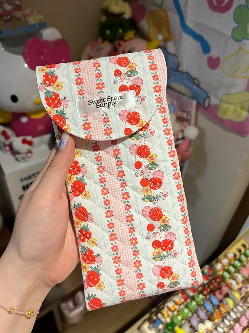 Sweetstore Supply原創可愛甜美清新草莓花收納魔術貼粘貼筆袋