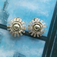 Vintage Jewelry 西洋古董飾品 CORO 淡金色調 圓形花朵 夾式耳環