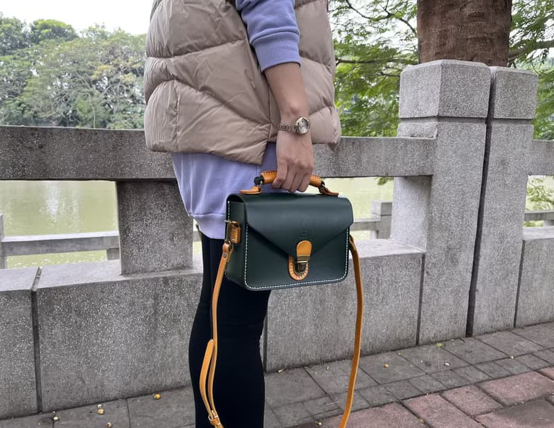 手作經典墨綠郵差包 原創復古馬鞍包 文藝真皮女包 免費刻字印商