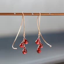 14kgf- garnet half curl pierced earrings