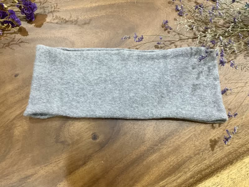 淺灰蟬翼中性圍脖。優質的輕柔。約50g。可繞2圈
