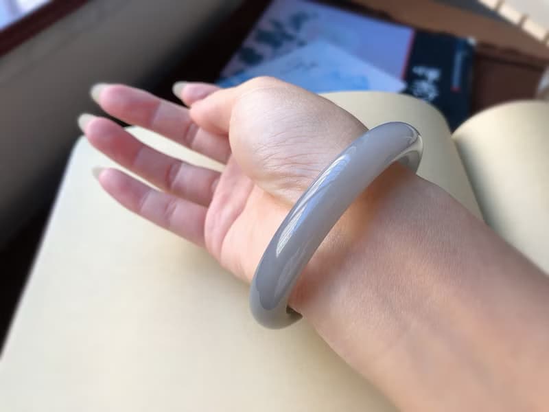 天然超美的煙紫和田玉手鐲紫羅蘭手鐲玉鐲平安喜樂