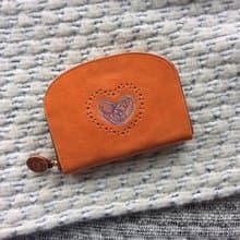 Pinkoi 代購 -  刺繡皮革錢包「HEART」亮橘色（牛皮）圓形拉鍊型迷你❤︎