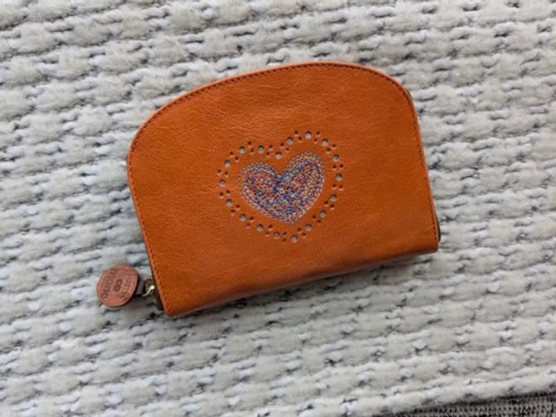 Pinkoi 代購 -  刺繡皮革錢包「HEART」亮橘色（牛皮）圓形拉鍊型迷你❤︎