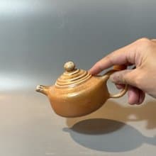 柴燒瓷土重落灰正把茶壺  / 小平凡手作
