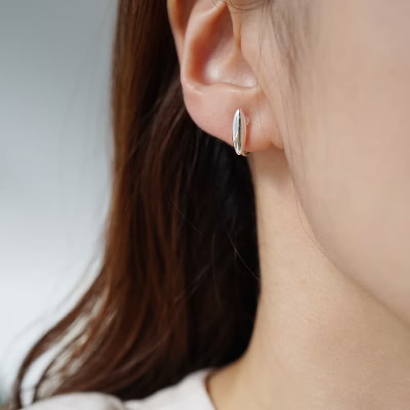 スティックオーバルピアス / イヤリングクリップ