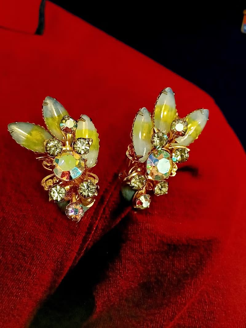 vintage jewelry  經典嫩黃配色極光萊茵花卉 夾式耳環