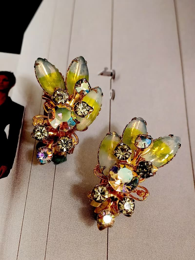 vintage jewelry  經典嫩黃配色極光萊茵花卉 夾式耳環