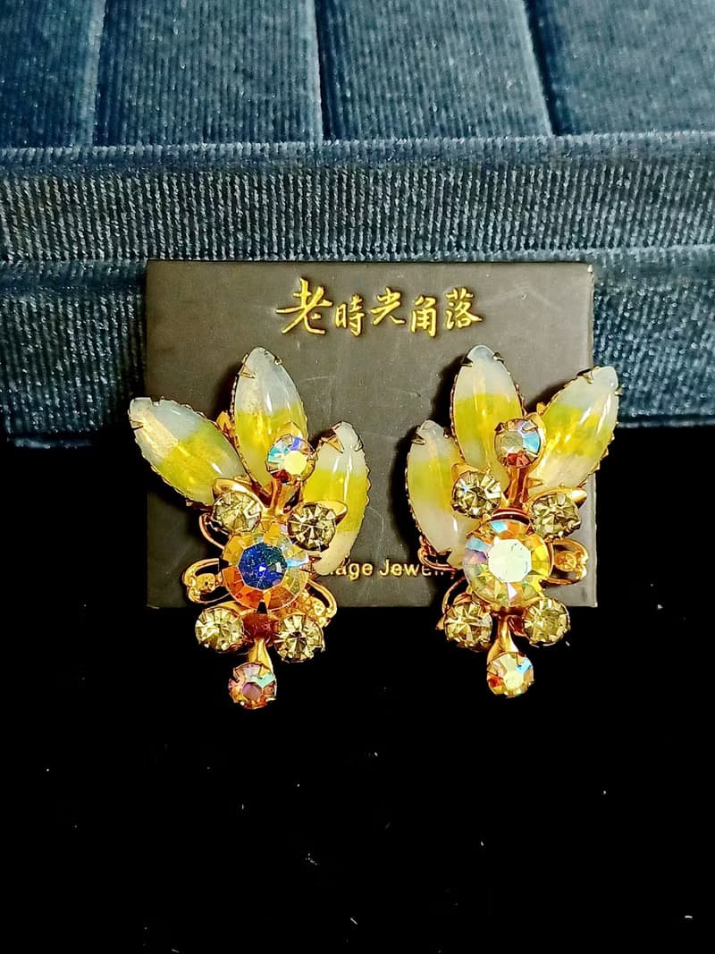 vintage jewelry  經典嫩黃配色極光萊茵花卉 夾式耳環