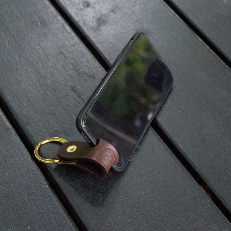 真皮創意鑰匙圈/手機架 - 淺棕