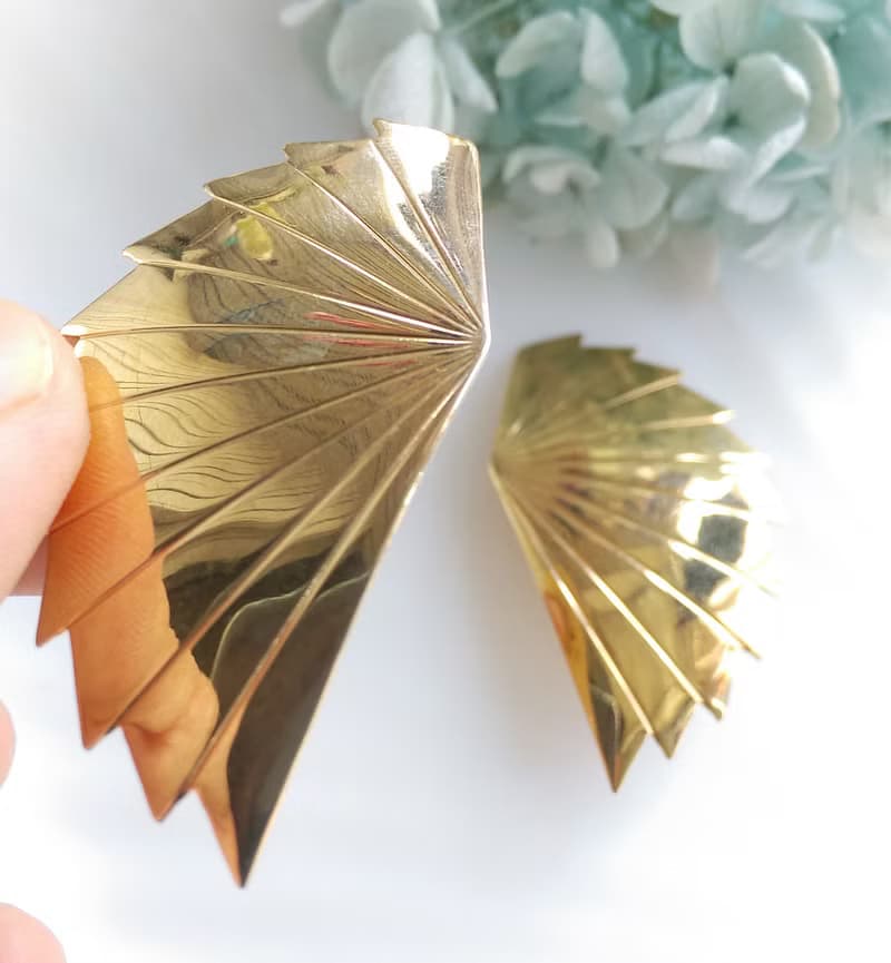 【西洋古董飾品 】金色調 對稱放射扇 大耳環 夾式耳環