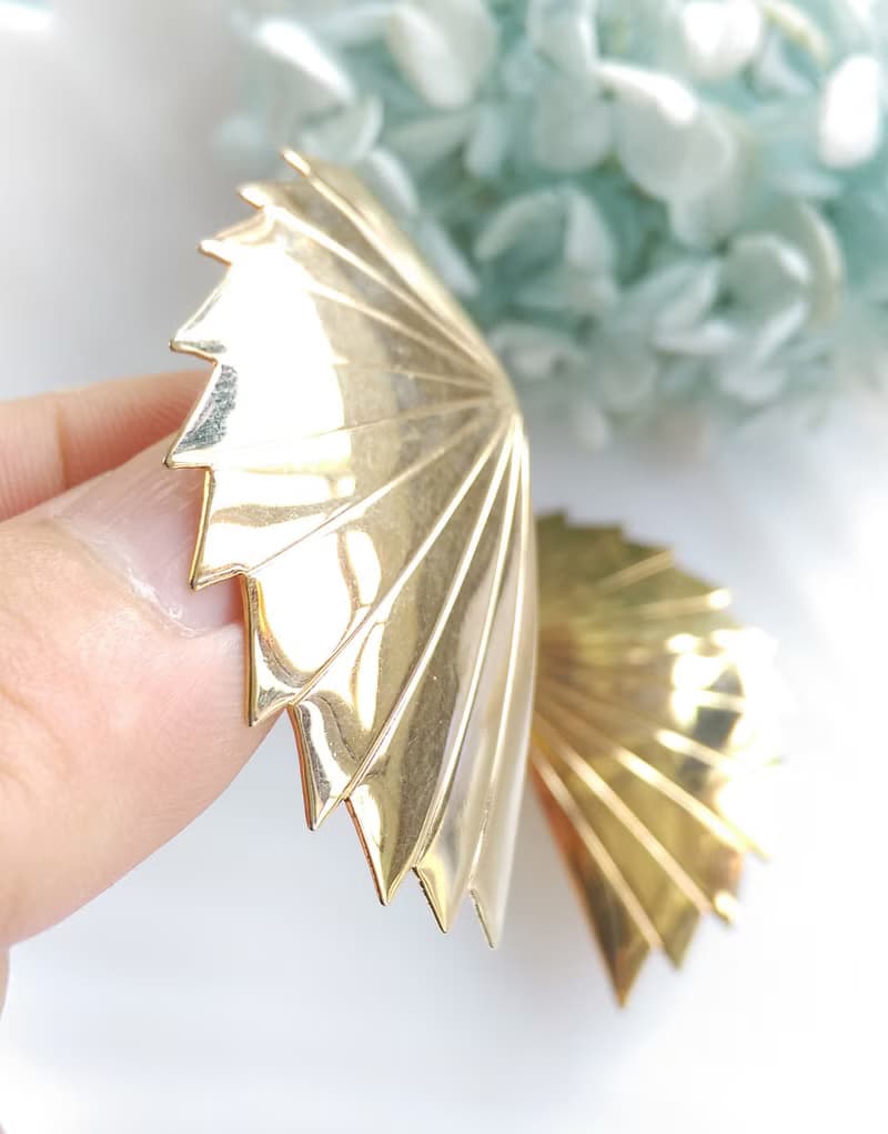 【西洋古董飾品 】金色調 對稱放射扇 大耳環 夾式耳環