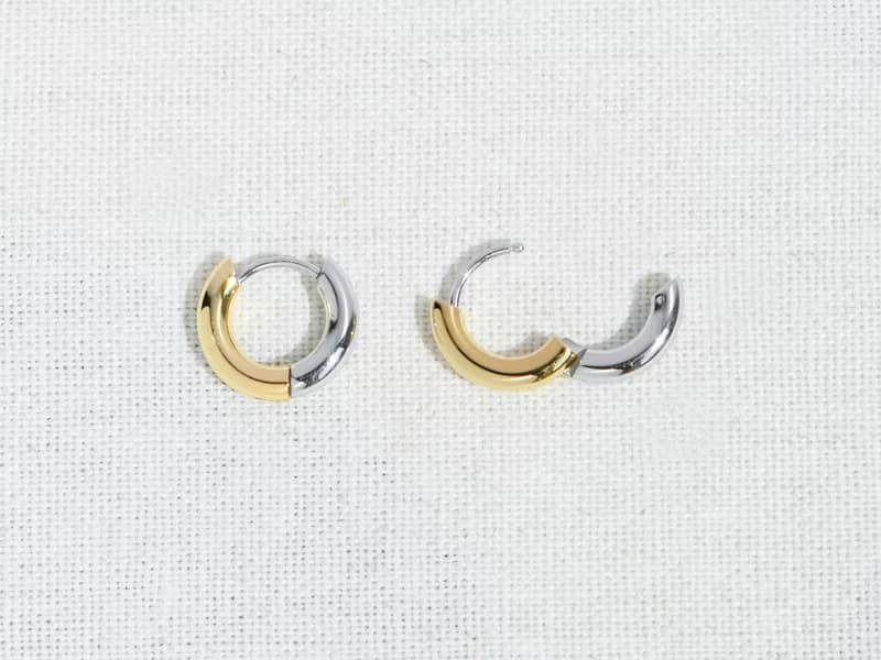 2-Tone Huggie 耳環 | 金