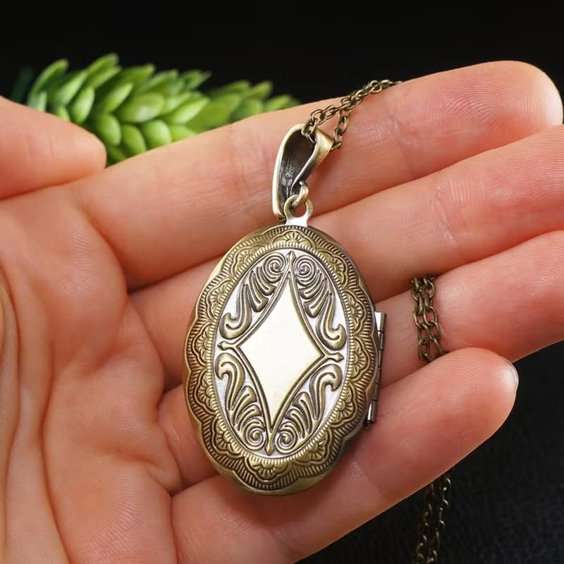 Oval Photo Locket Green Brown Agate Brass Bronze Locket Pendant Necklace Jewelry