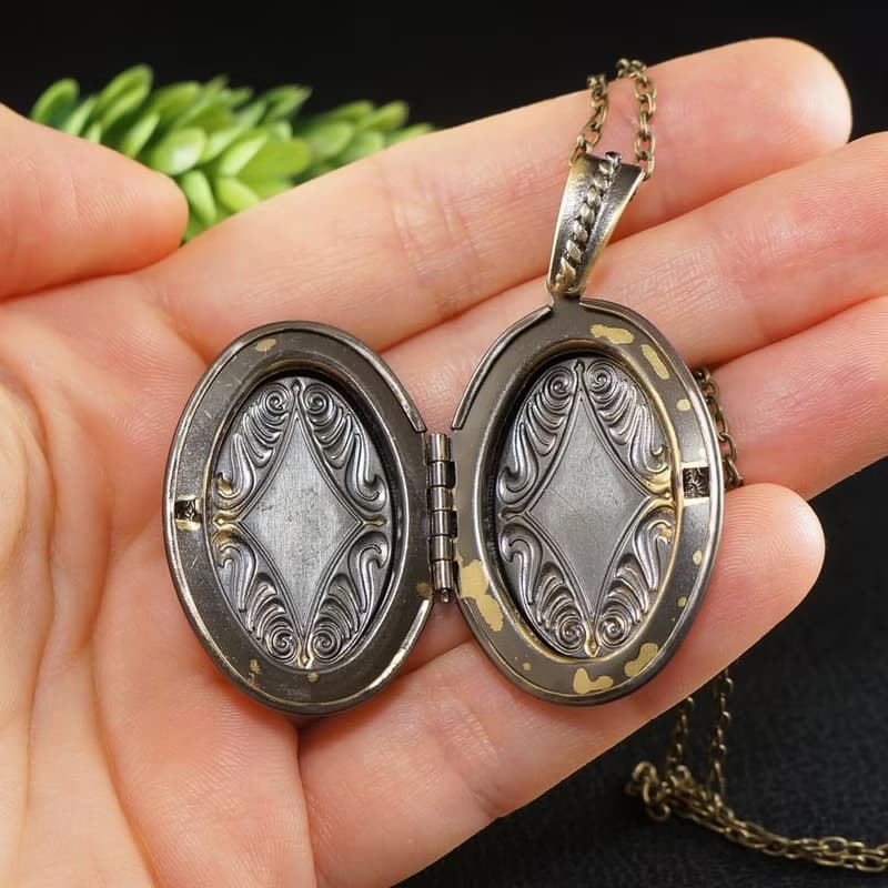 Oval Photo Locket Green Brown Agate Brass Bronze Locket Pendant Necklace Jewelry
