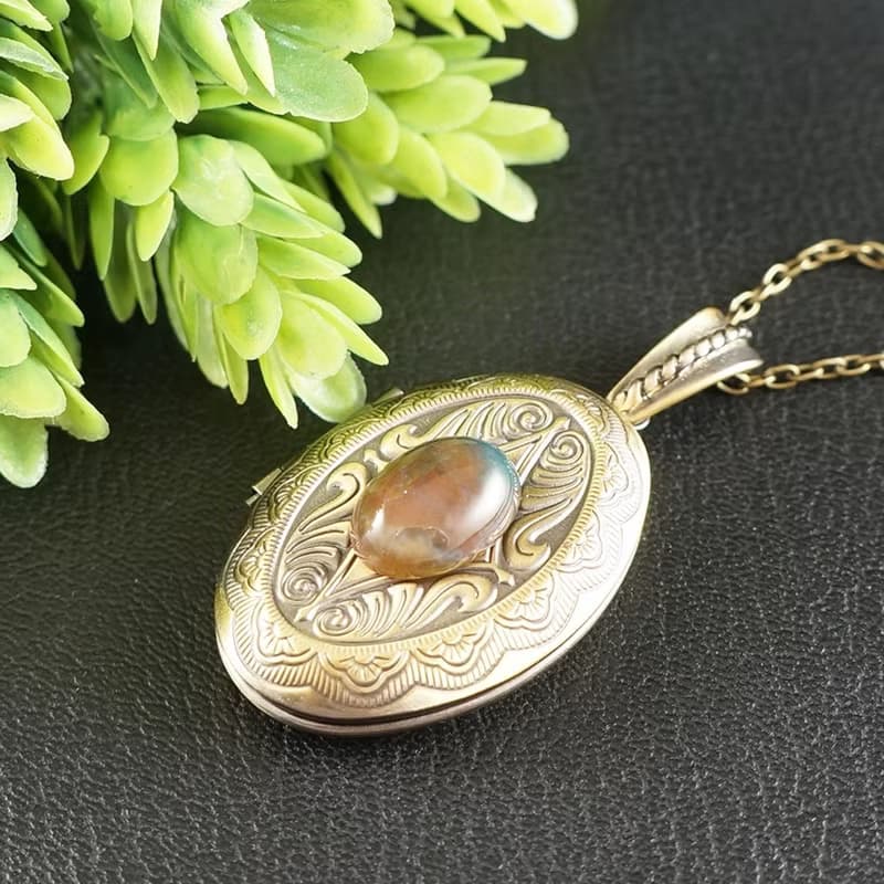 Oval Photo Locket Green Brown Agate Brass Bronze Locket Pendant Necklace Jewelry