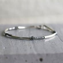 手鍊 烤漆金屬隔珠 鍍銀彎管 - 把握 -