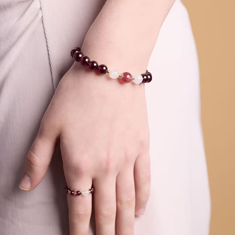 紫牙烏石榴石月光石草莓晶14K包金 水晶手鍊