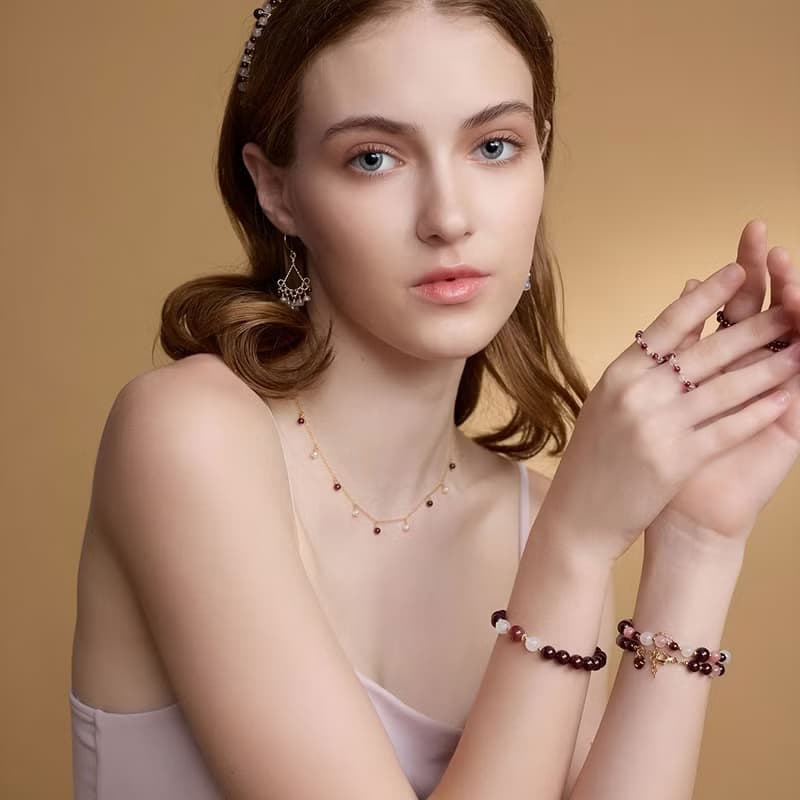 紫牙烏石榴石月光石草莓晶14K包金 水晶手鍊