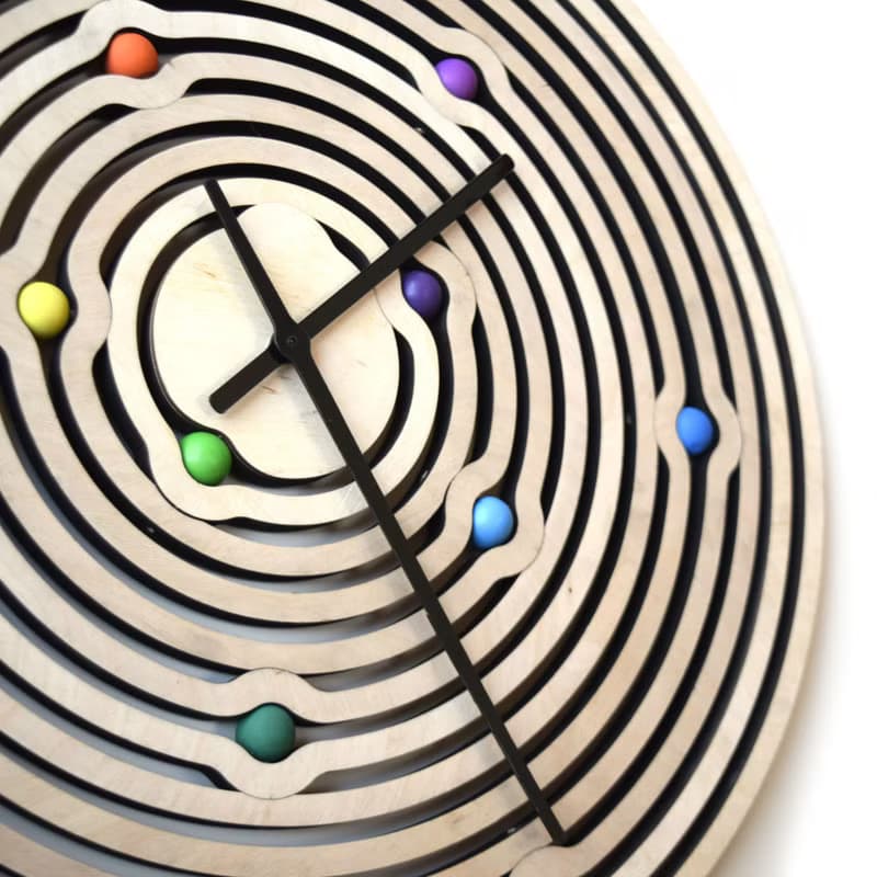 Abacus - 由鐳射切割幾何零件組成的手工木製掛鍾