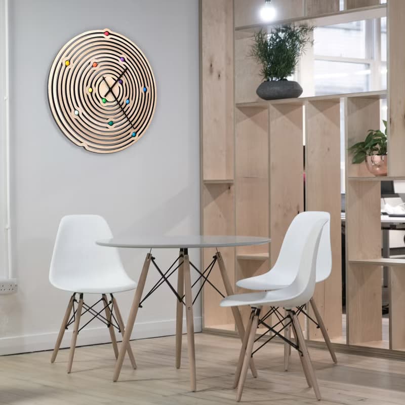 Abacus - 由鐳射切割幾何零件組成的手工木製掛鍾