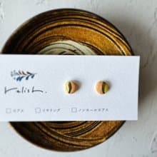 オレンジ × イエロー ビタミンカラー 絵付 陶器 金継ぎ ピアス イヤリング ノンホールピアス 橙 黄色 金 ゴールド 小ぶり 小さい シンプル ギフト