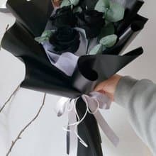 獨特的妳 只屬於我。黑玫瑰永生花束 /情人節花束/