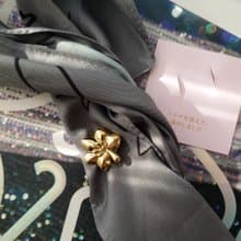 附帶原包裝 Loewe 桃花 胸針心口針 圍巾扣頸巾扣領帶扣包包掛件