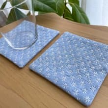 刺し子コースター2枚セット　花柄　水色　吸水　プレゼント　贈り物　カフェ　キッチン用品　クリスマス　誕生日　布コースター　ハンドメイド　日本製