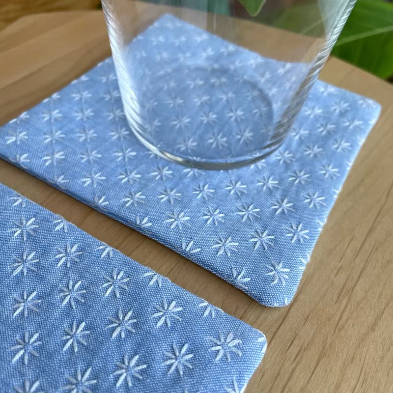 刺し子コースター2枚セット　花柄　水色　吸水　プレゼント　贈り物　カフェ　キッチン用品　クリスマス　誕生日　布コースター　ハンドメイド　日本製