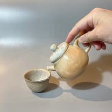 柴燒瓷土重落灰正把茶壺  / 小平凡手作