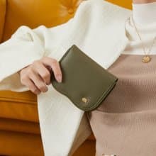 Wave wallet in Olive green
