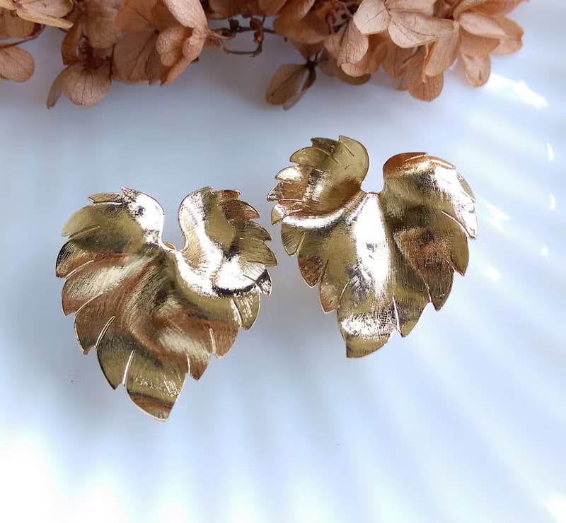 Vintage Jewelry 西洋古董飾品 優美 金色 刷紋葉子 夾式耳環