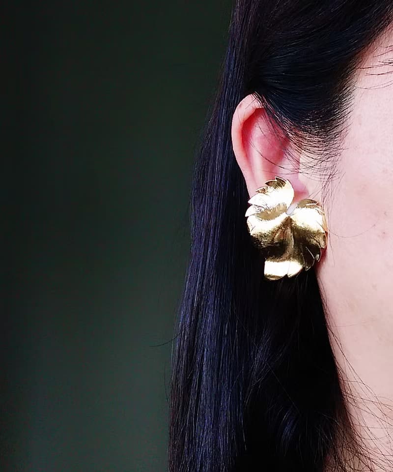 Vintage Jewelry 西洋古董飾品 優美 金色 刷紋葉子 夾式耳環