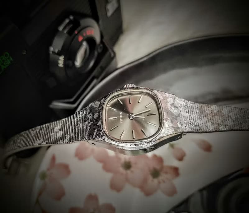 1970年代 CITIZEN 墨綠色錶盤鍍銀手上鏈機械錶