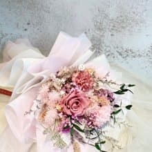 母親節花束少女心草莓色系永生康乃馨花束 永生花束 附提袋