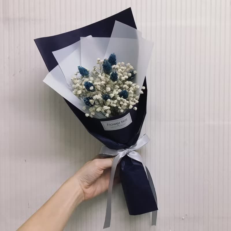 手捧星星-滿天星乾燥花束 畢業花束 質感包裝