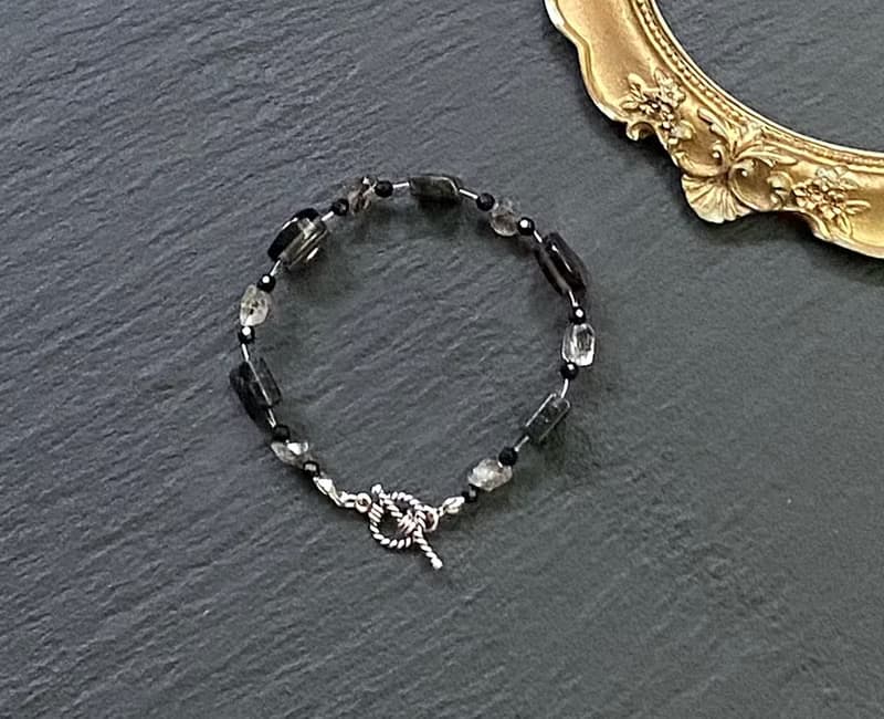 閃靈鑽原石 冰曜石 黑尖晶 滿礦黑髮晶 | 避邪防小人 925純銀手鍊