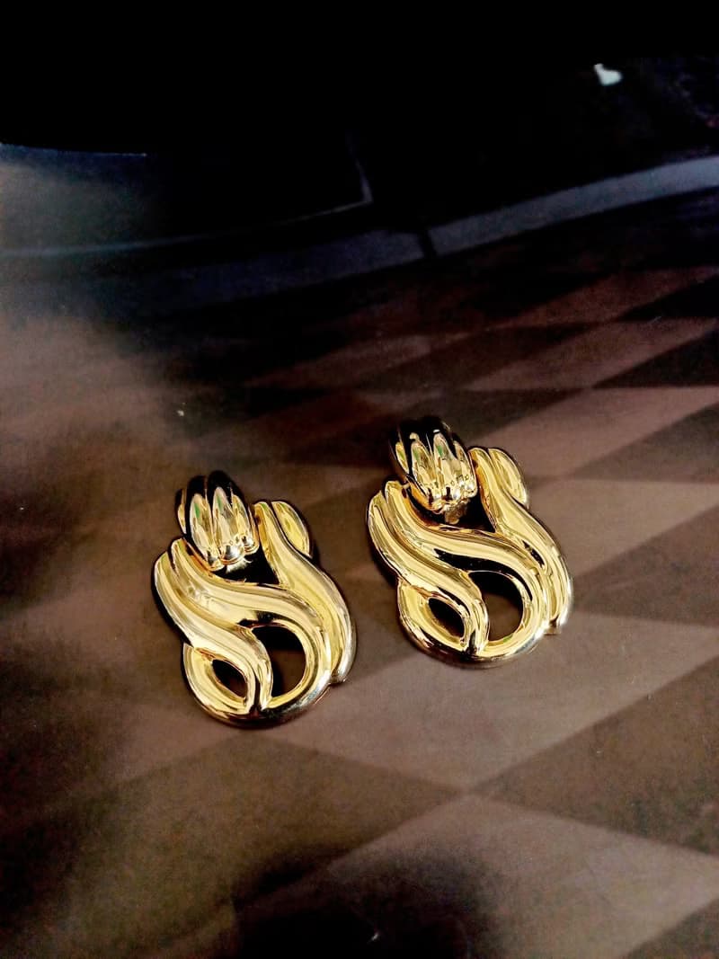 vintage jewelry  古董金色垂墜流金夾式耳環