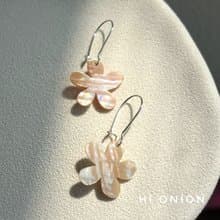 Hi Onion在春天跳舞 原創小眾天然貝花朵銀耳環法式復古耳夾耳勾